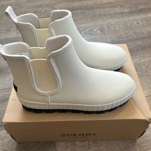 NWT Women's Torrent Chelsea Matte Waterproof Rain Boot